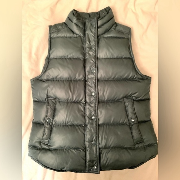 J.Crew Puffer vest- small - Picture 5 of 6